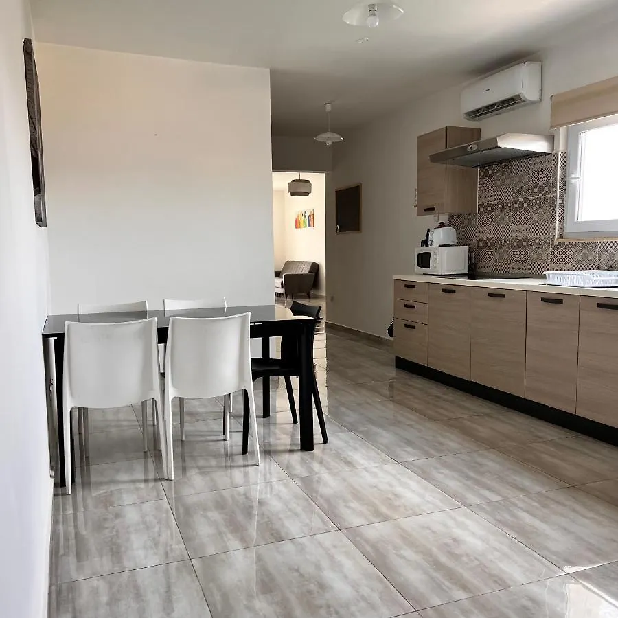 F5 Room 2, Private Room Two Single Beds Shared Bathroom In Shared Flat Msida