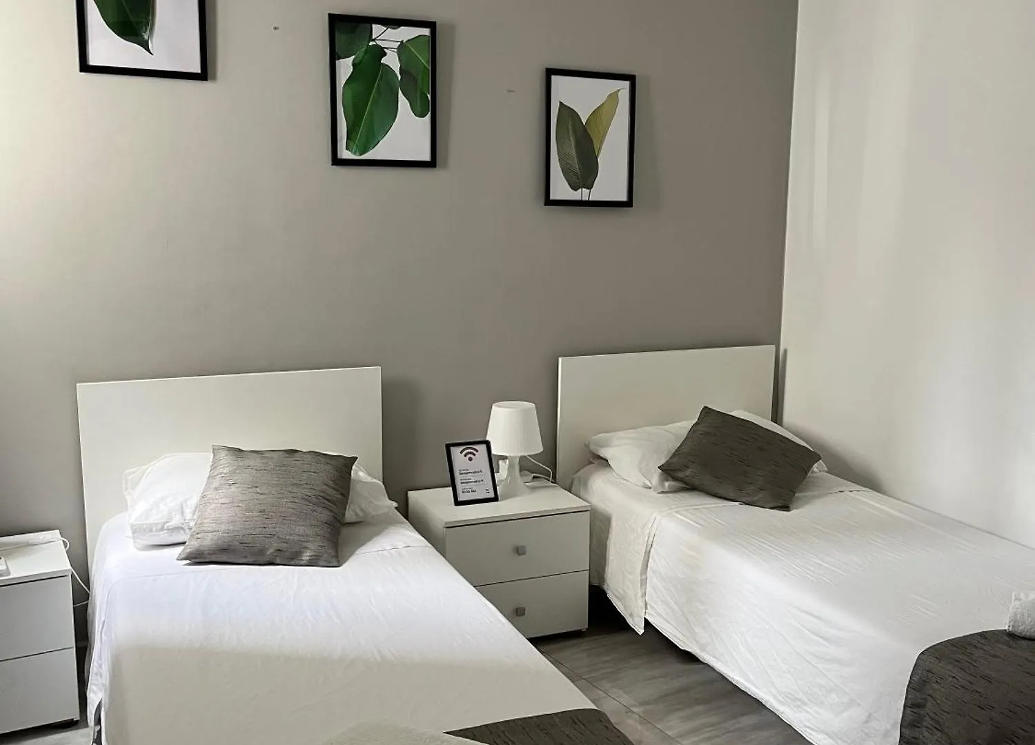 F5 Room 2, Private Room Two Single Beds Shared Bathroom In Shared Flat Msida